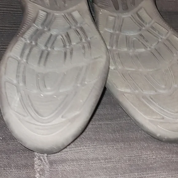 Nike ACG Gray and Black Athletic Shoes - Picture 13 of 13